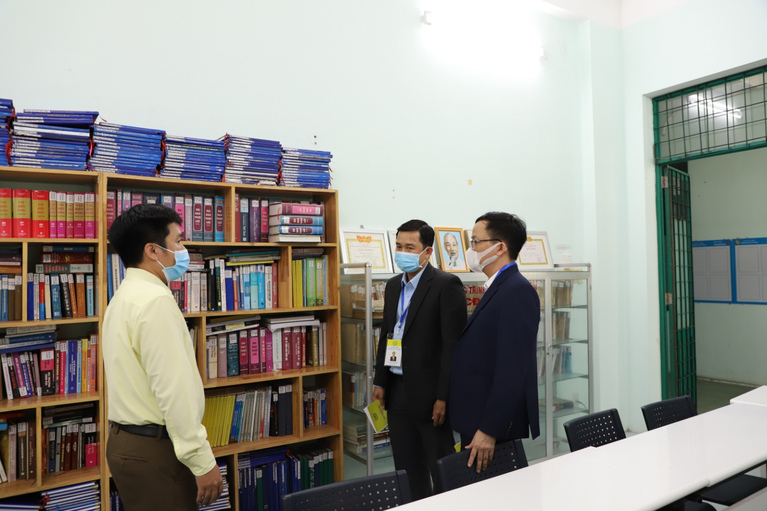 ĐOÀN ĐÁNH GIÁ NGOÀI THAM QUAN PHÒNG HỌC LIỆU