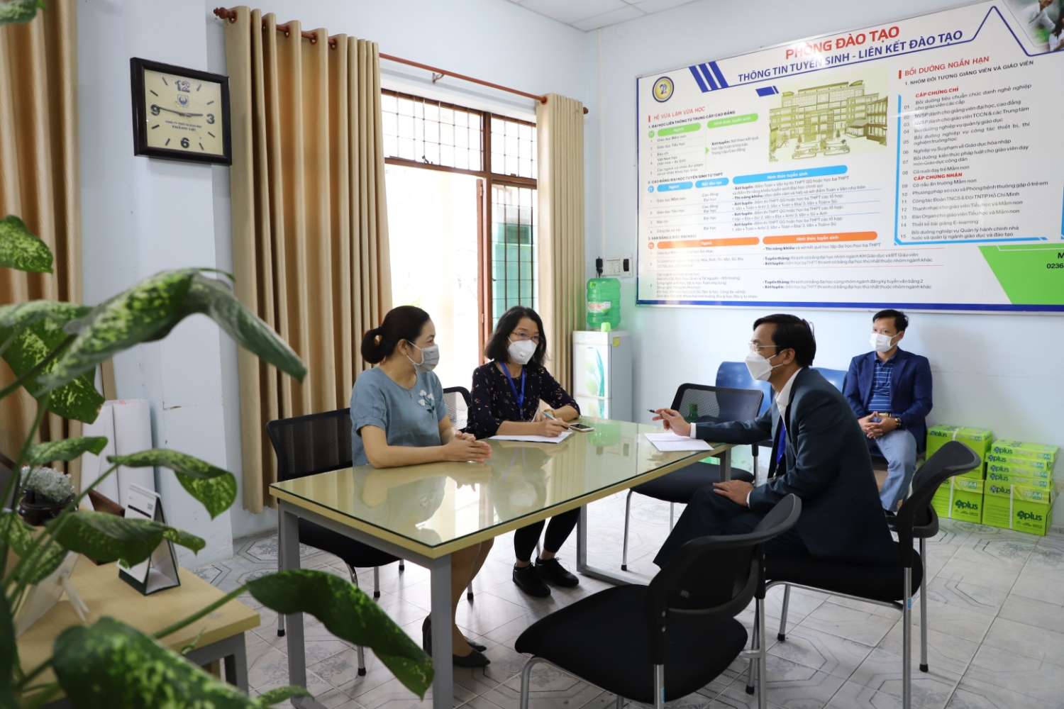 ĐOÀN ĐÁNH GIÁ NGOÀI LÀM VIỆC VỚI PHÒNG ĐÀO TẠO