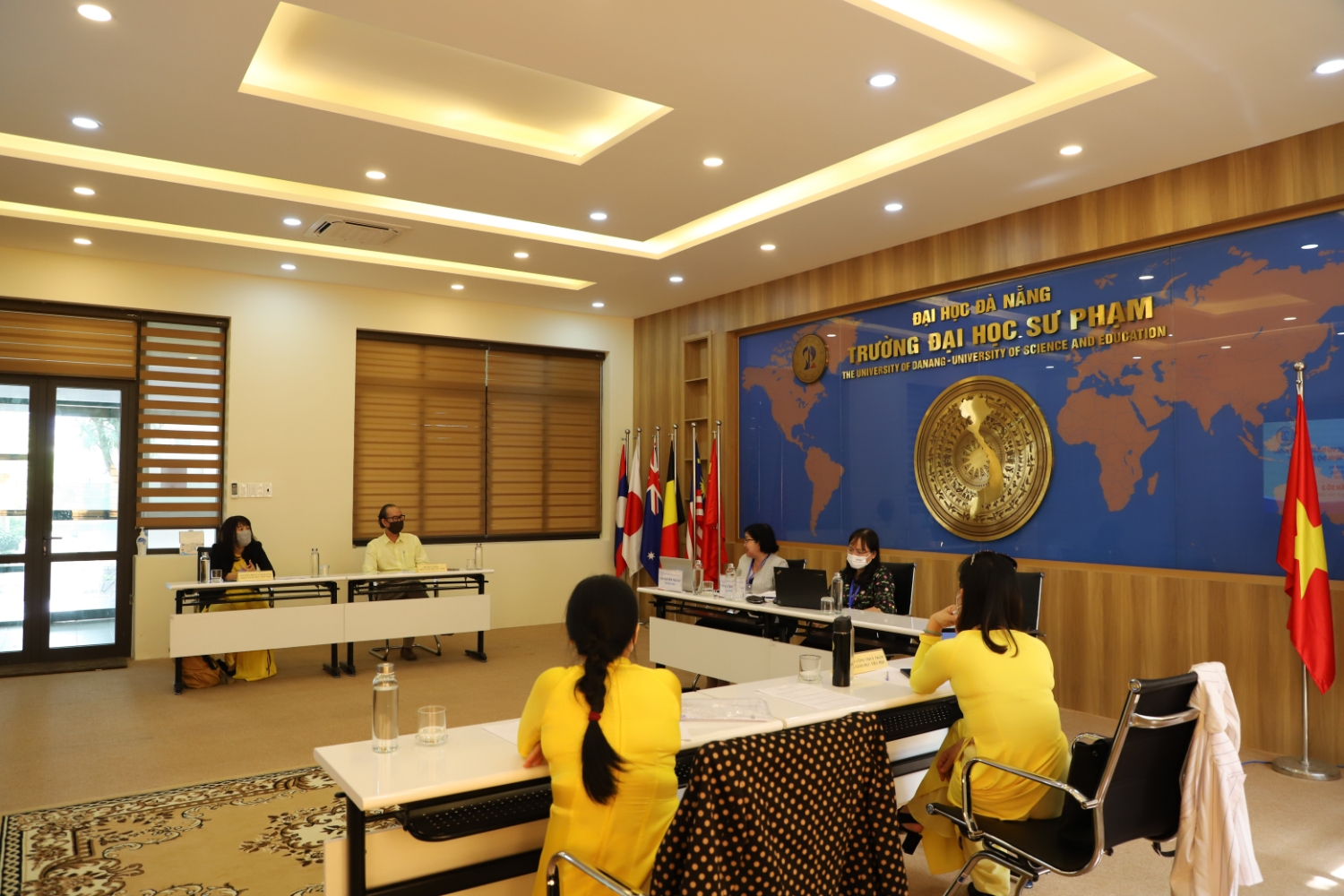 PHỎNG VẤN LÃNH ĐẠO