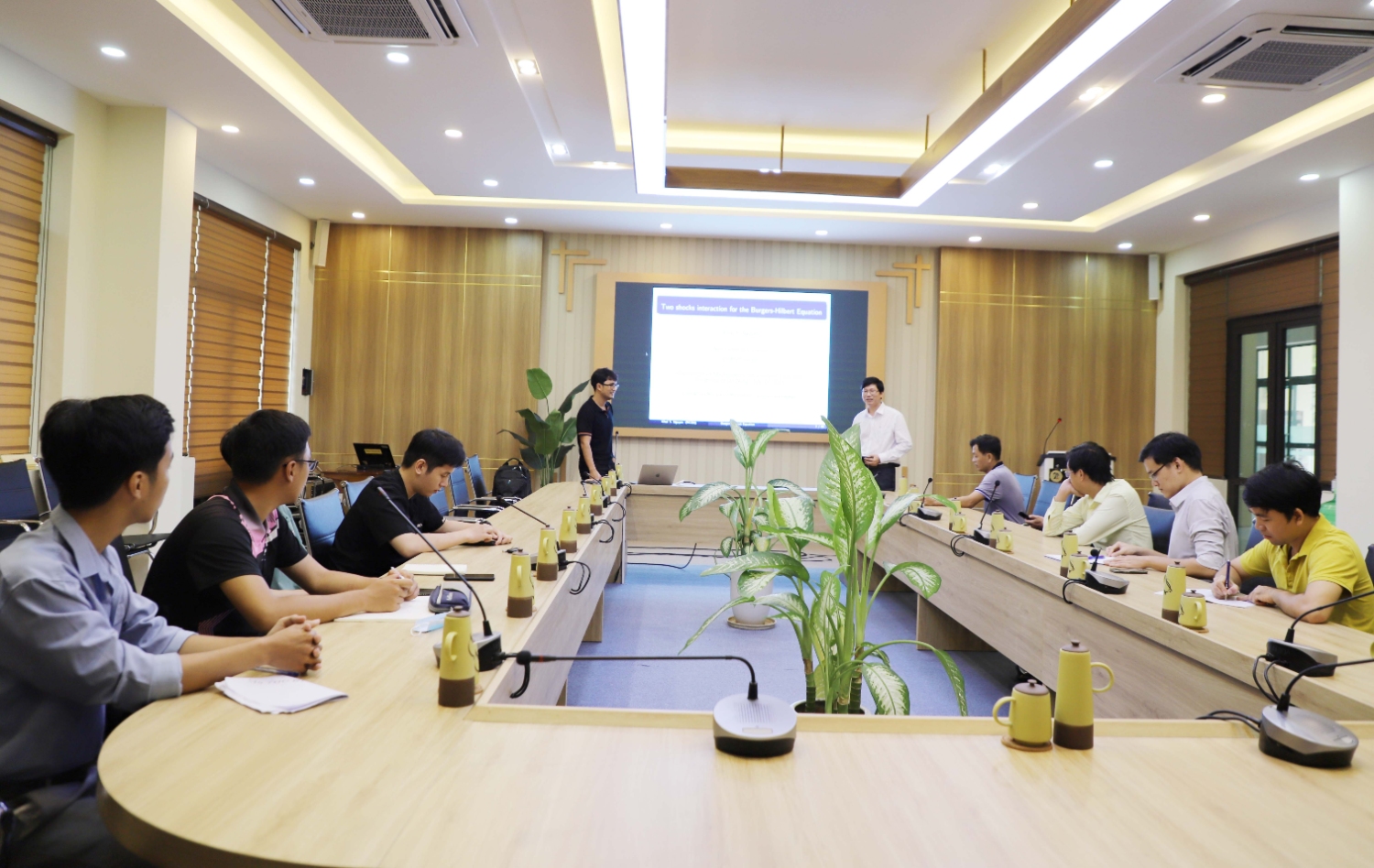 PGS TS Nguyen Tien Khai giao luu voi Khoa Toan Truong DHSP Da Nang 05