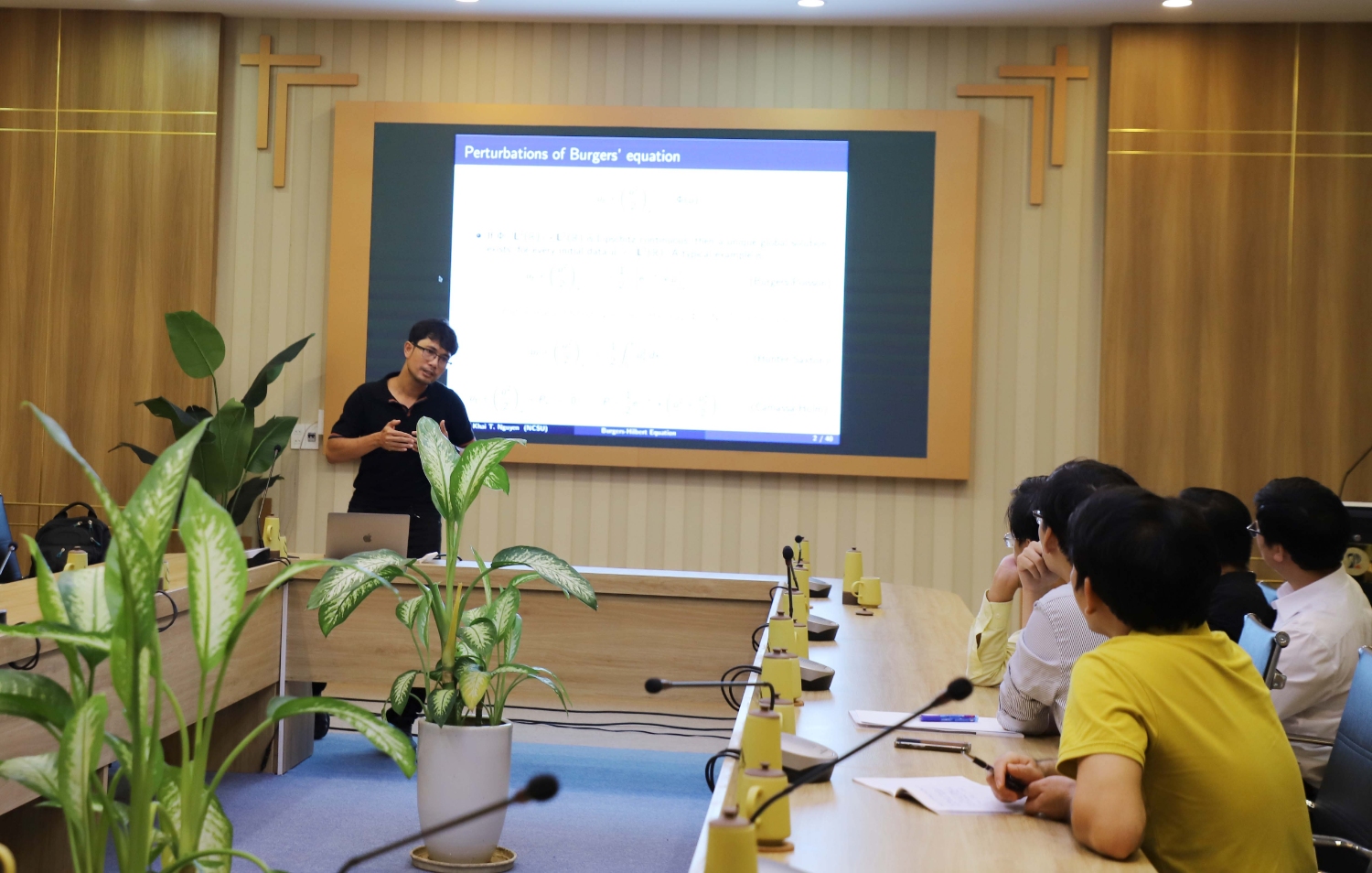 PGS TS Nguyen Tien Khai giao luu voi Khoa Toan Truong DHSP Da Nang 06
