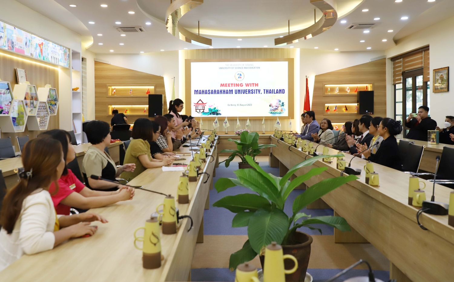 Thao luan co hoi hop tac cung DH Mahasarakham 19