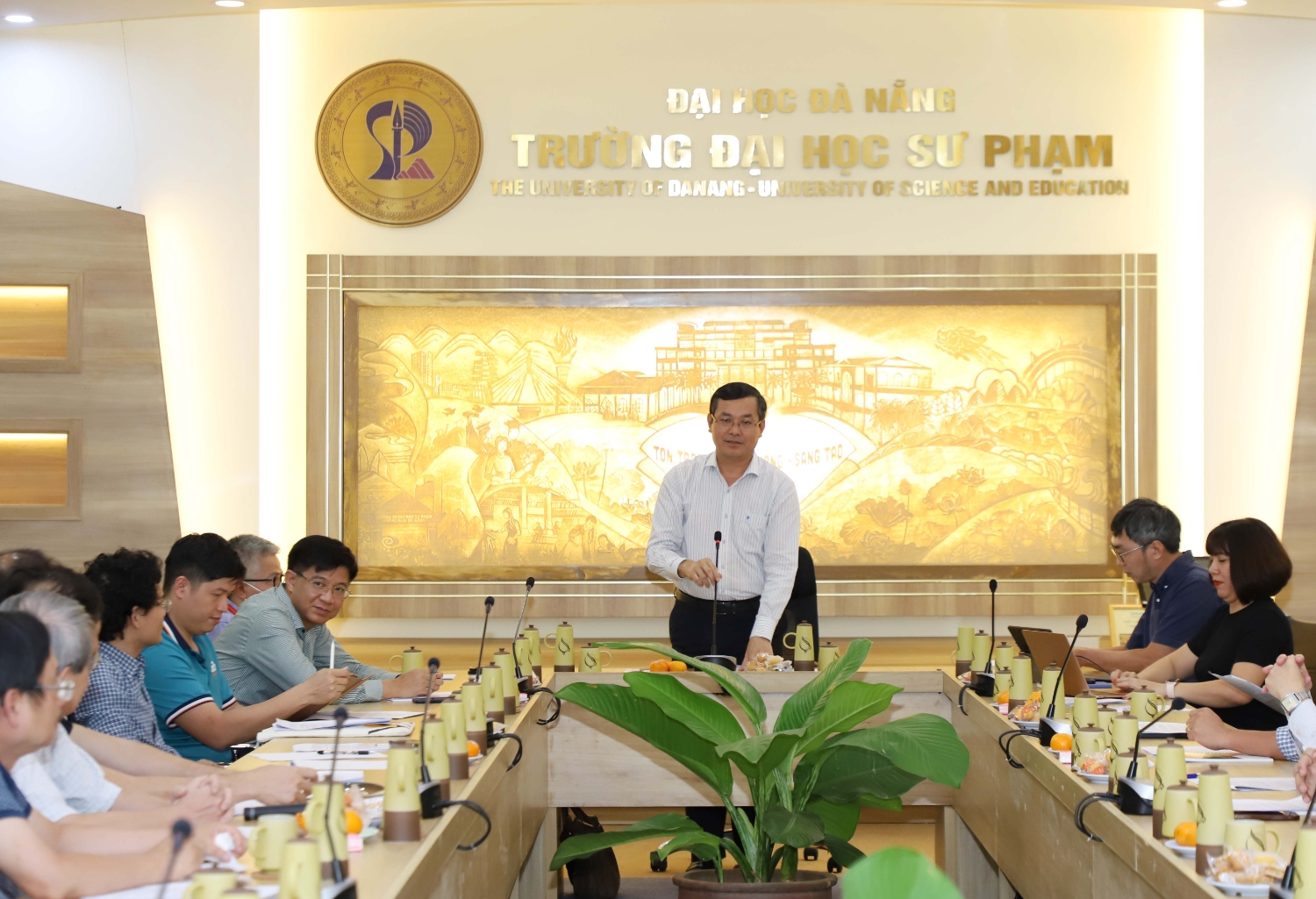 Thu truong Nguyen Van Phuc lam viec voi Hoi Toan hoc Viet Nam 04