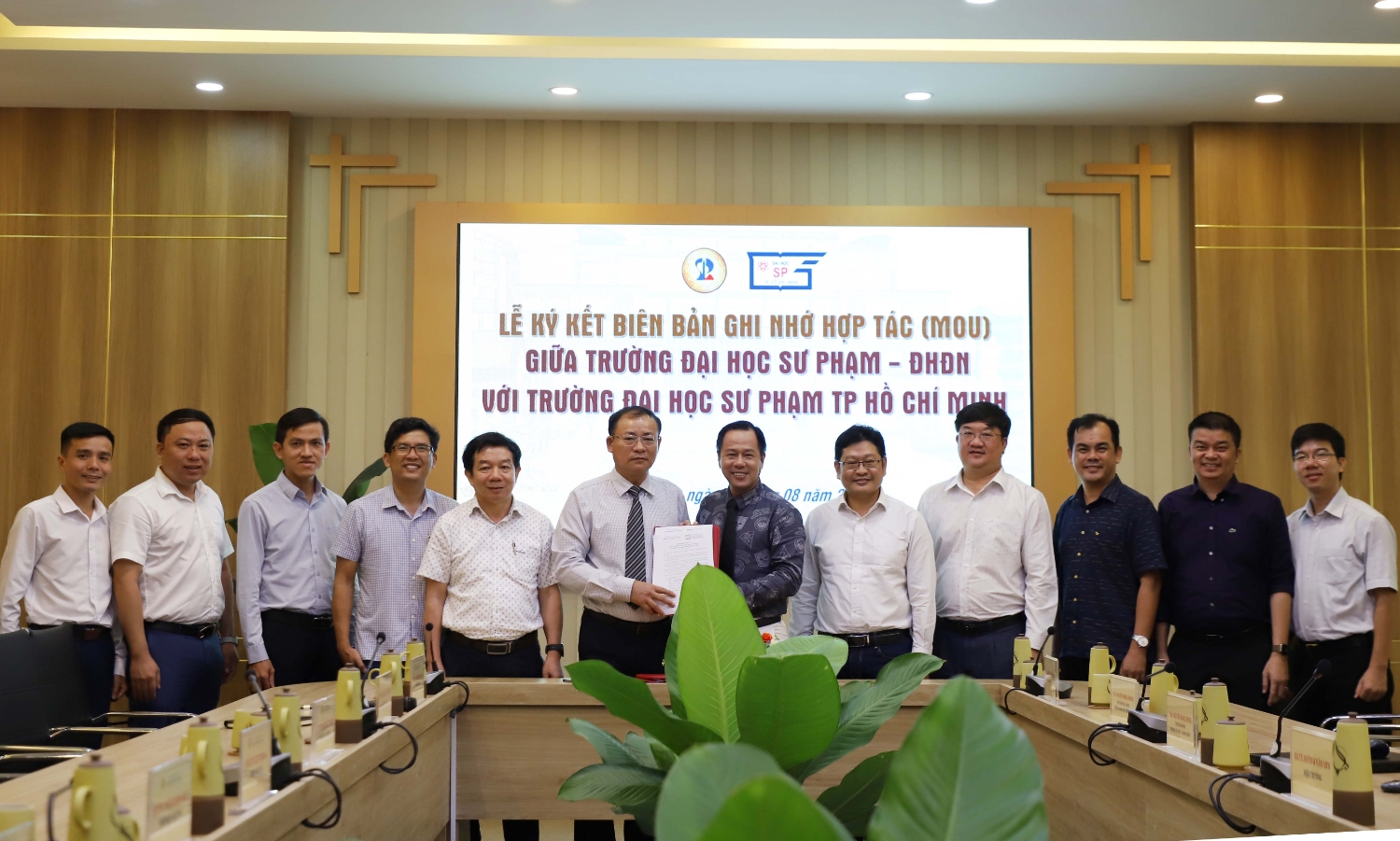 Truong DHSP Da Nang ky hop tac voi Truong DHSP TP HCM 06