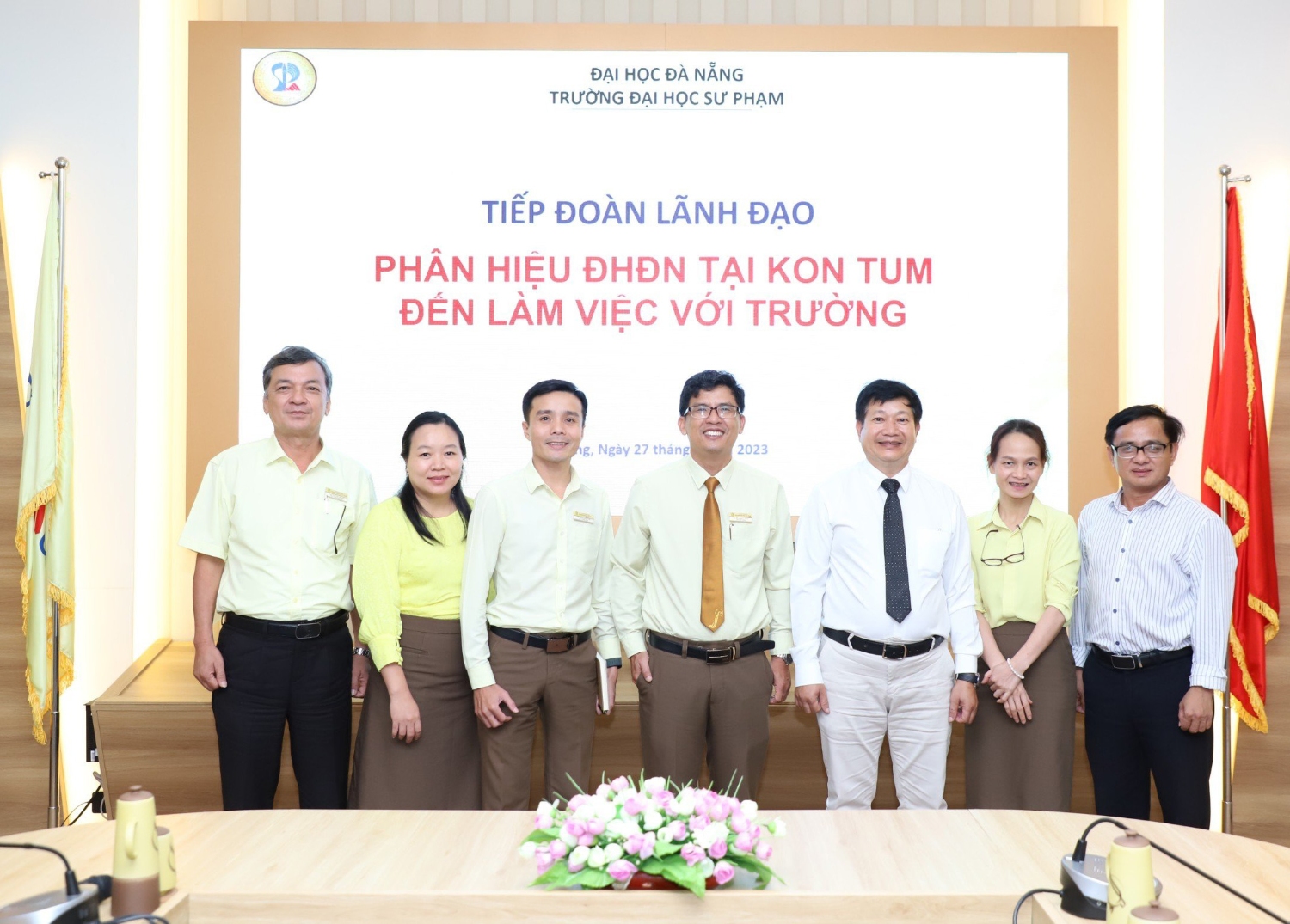 Tiep va lam viec voi Phan hieu DHDN tai Kon Tum 01