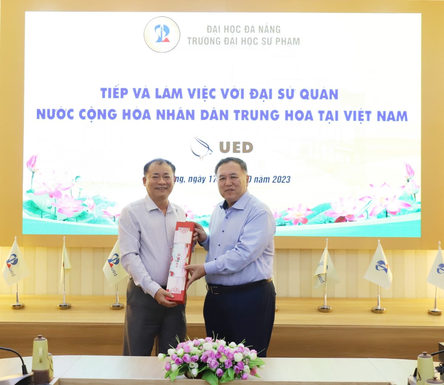 Dai su quan Trung Quoc tai Viet Nam den lam viec tai Truong Dai hoc Su pham DHDN 02