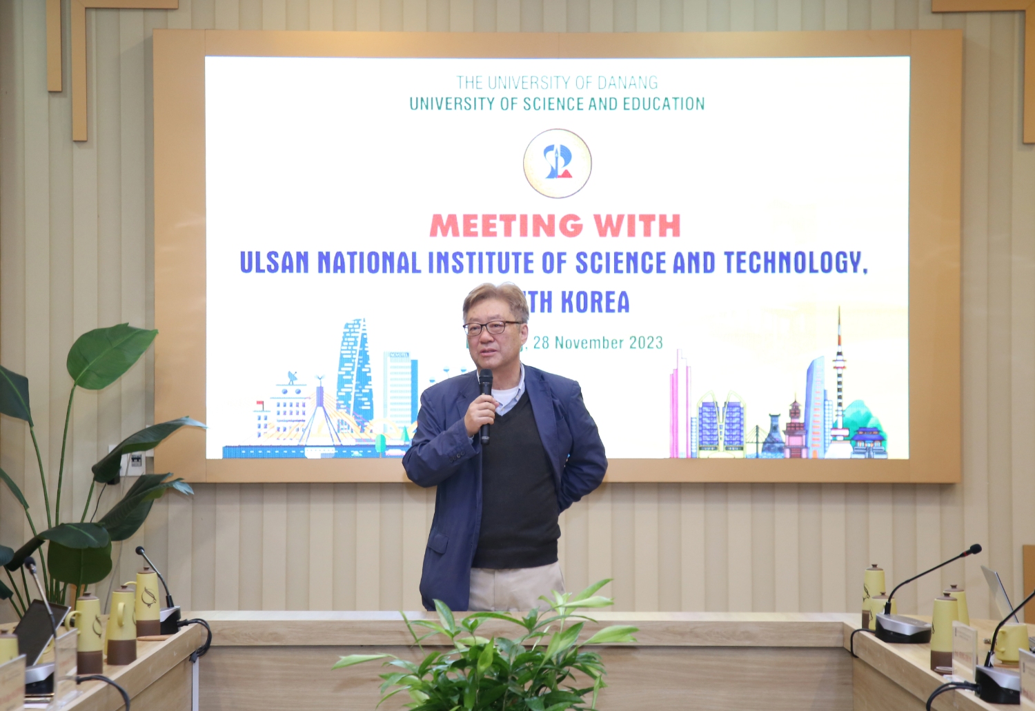 Tiep va lam viec voi Vien Ulsan Han Quoc 08