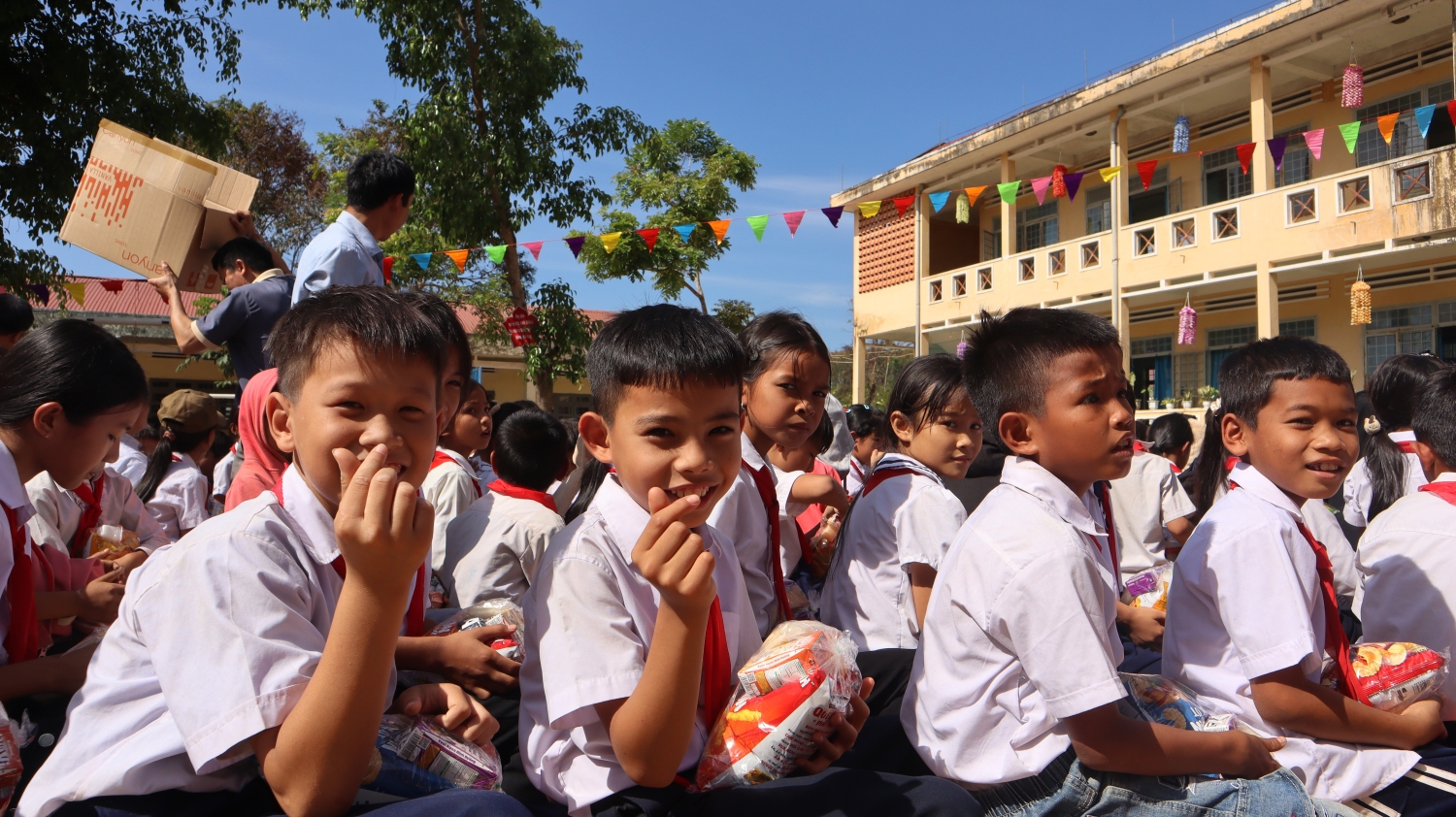 UED mang mua xuan den mien bien gioi 07