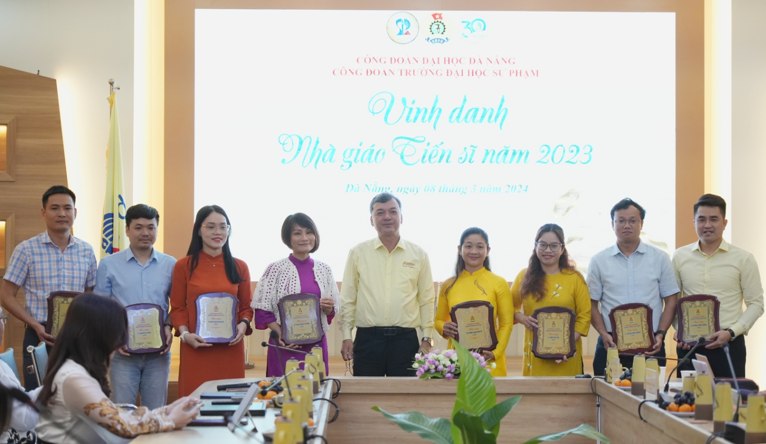 Toa tam tam guong nha giao tam huyet sang tao 08