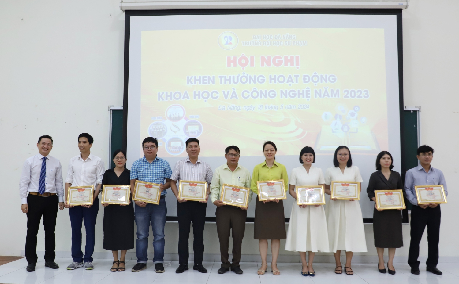 Khen thuong KHCN 02
