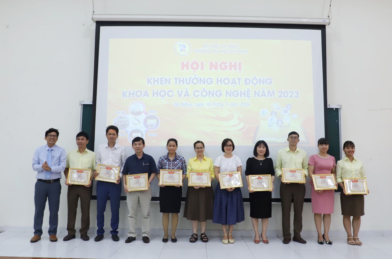 Khen thuong KHCN 03