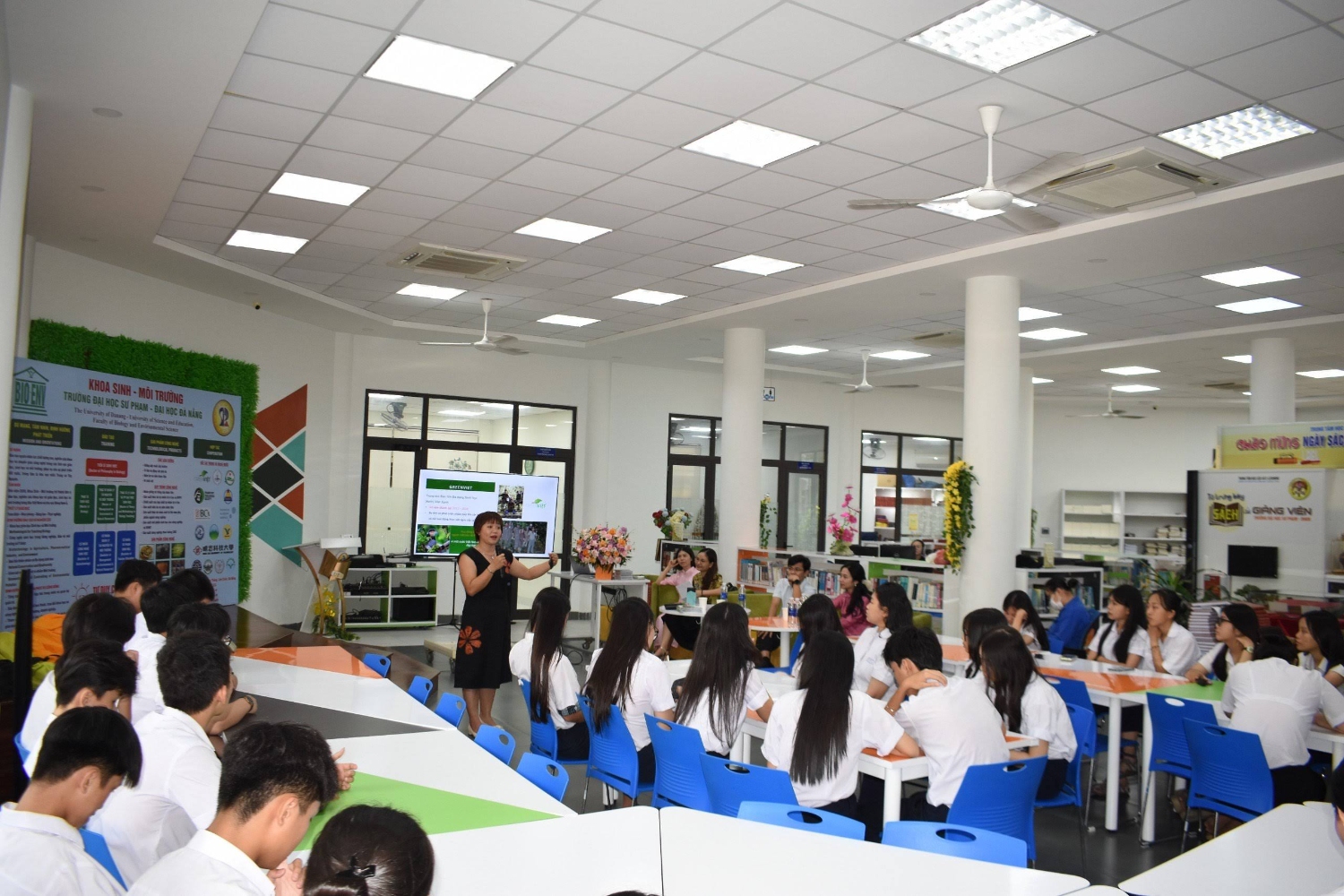Trai nghiem lam sinh vien tai UED 04