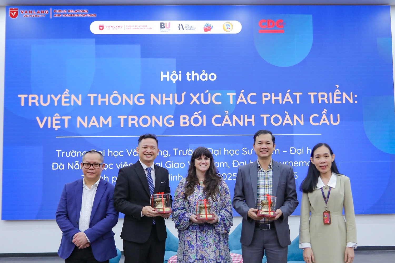 Hoi thao truyen thong